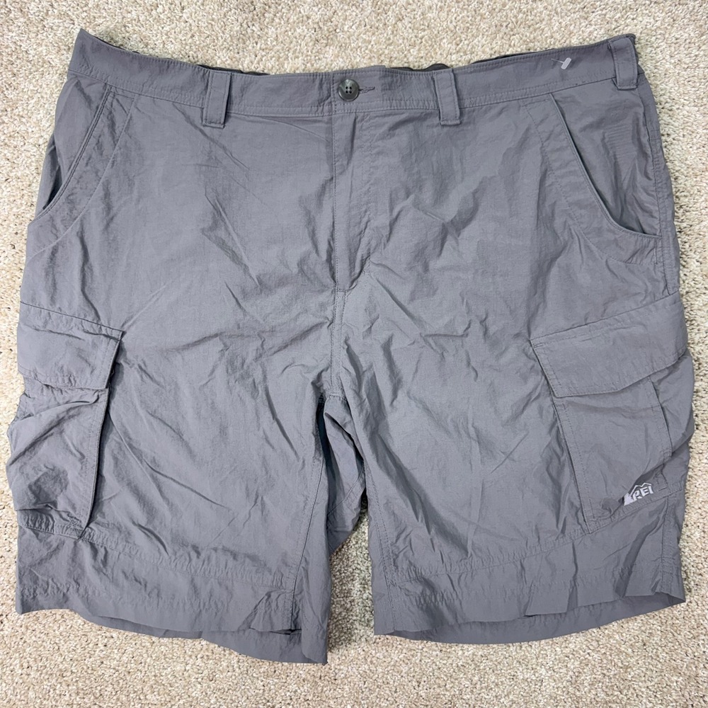 REI Shorts Mens XXL Gray Cargo Hiking Outdoor EUC